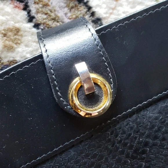 CANADIAN Shoulder Bag Genuine Salmon Leather - Black - VTG - Picture 2 of 9